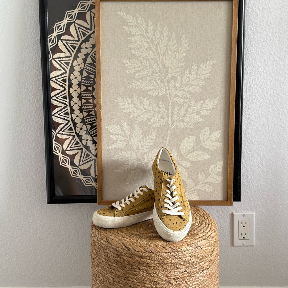 Madewell Golden Yellow Leopard Print Lace Up Sneakers - Size 8 Women’s - Picture 2 of 7